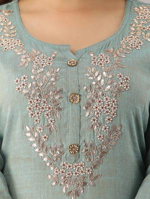 embroidered straight kurta - 17280809 - Standard Image - 4