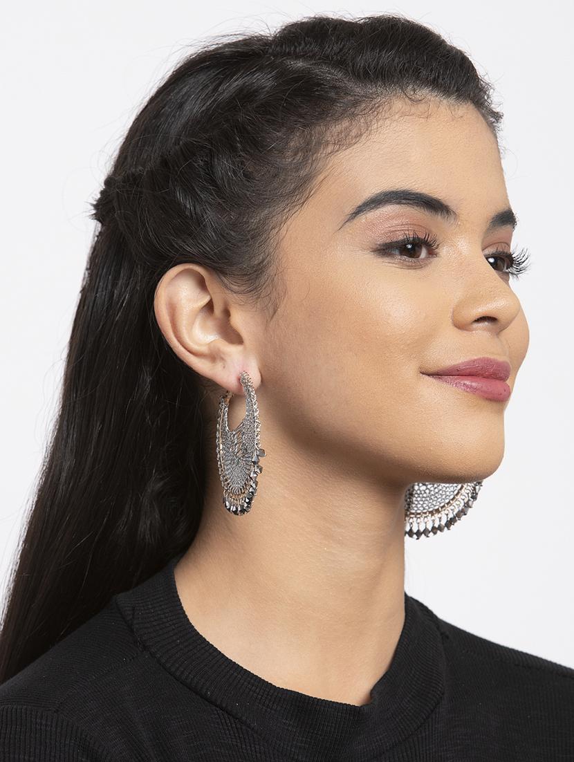 silver metal drop earring - 17289386 - Zoom Image - 4