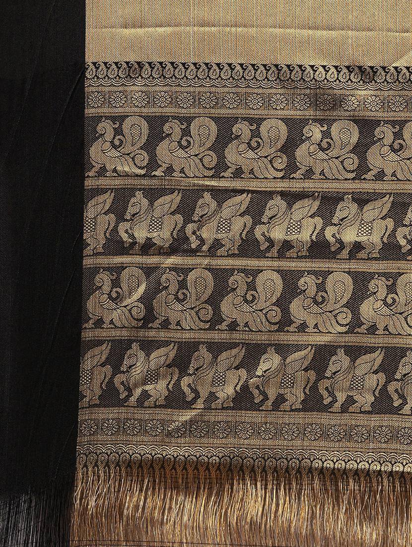 solid bordered gold kanjivaram saree with blouse - 17290215 - Zoom Image - 4