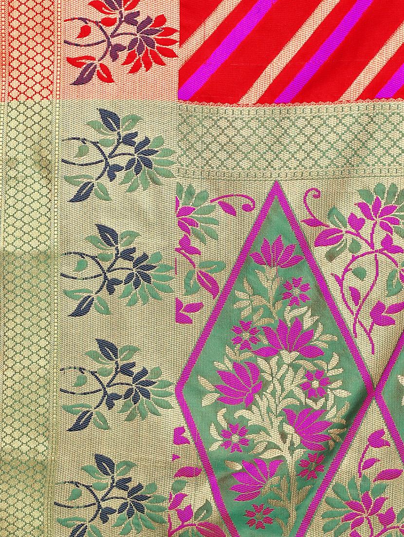 striped kanjivaram saree with blouse - 17293866 - Zoom Image - 4