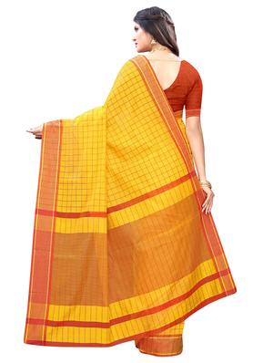 checks bordered saree with blouse - 17293885 - Standard Image - 2