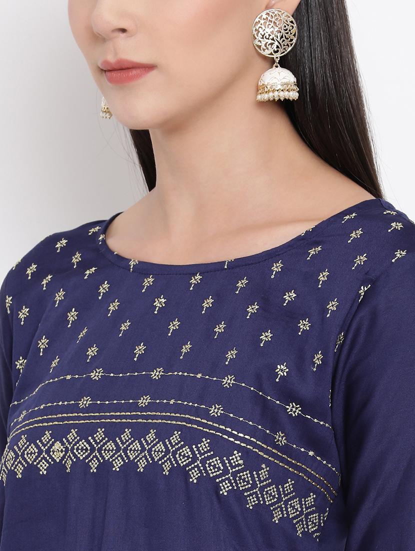 yoke embroidered straight kurta - 17295901 - Zoom Image - 5
