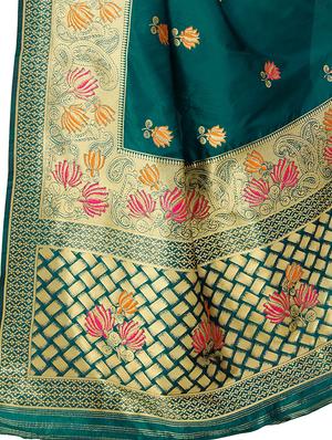 floral banarasi saree with blouse - 17298558 - Standard Image - 4