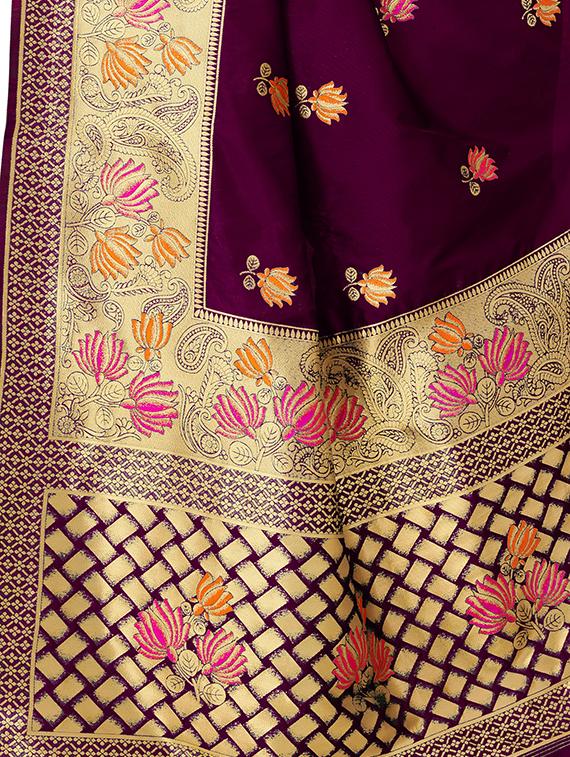 floral banarasi saree with blouse - 17298559 - Zoom Image - 4