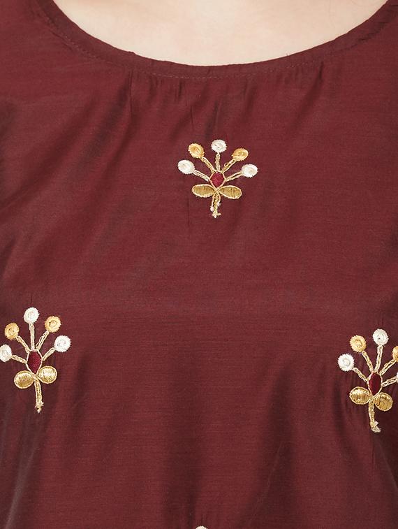 embroidered straight kurta - 17299017 - Zoom Image - 4