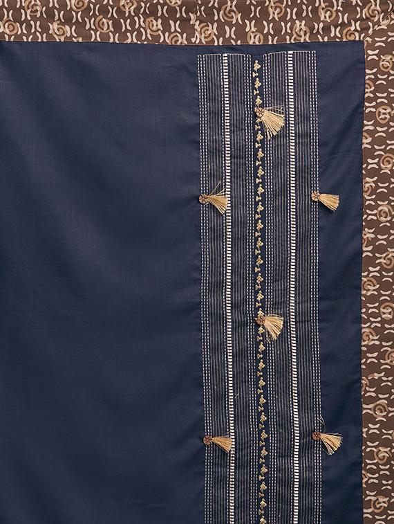 solid bordered saree with blouse - 17299449 - Zoom Image - 5