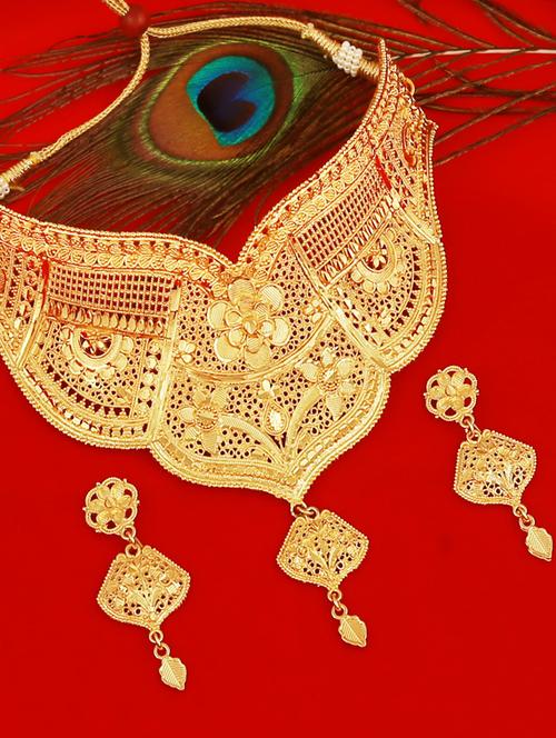 gold metal necklaces and earring - 17299850 - Standard Image - 1