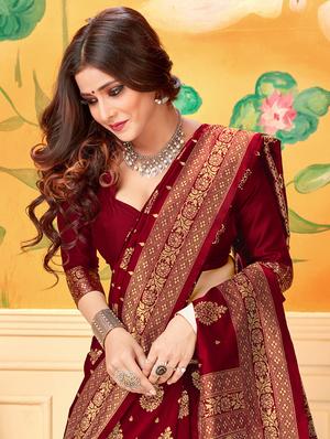 maroon banarasi saree with blouse - 17300016 - Standard Image - 3