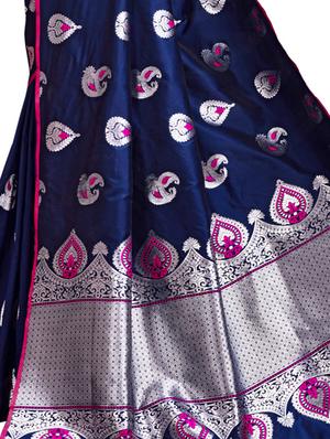 navy blue woven saree with blouse - 17300044 - Standard Image - 3