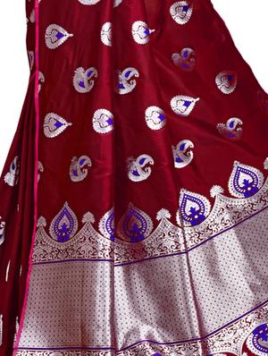 maroon woven saree with blouse - 17300046 - Standard Image - 3