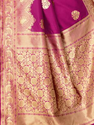 magenta banarasi saree with blouse - 17300080 - Standard Image - 4