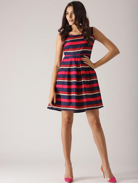 round neck striped dress - 17332830 - Zoom Image - 3