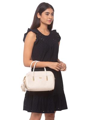 white leatherette (pu) regular handbag - 17332920 - Standard Image - 5