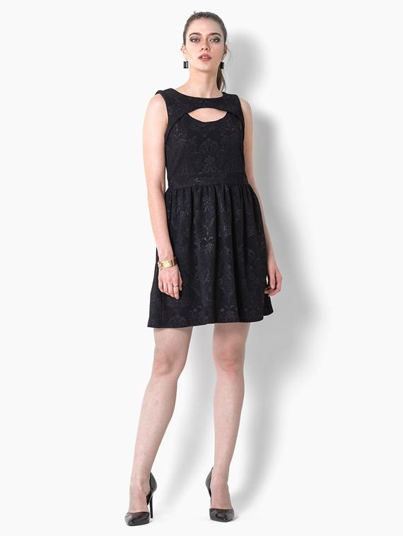 cut out detail gathered a-line dress - 17333369 - Zoom Image - 4