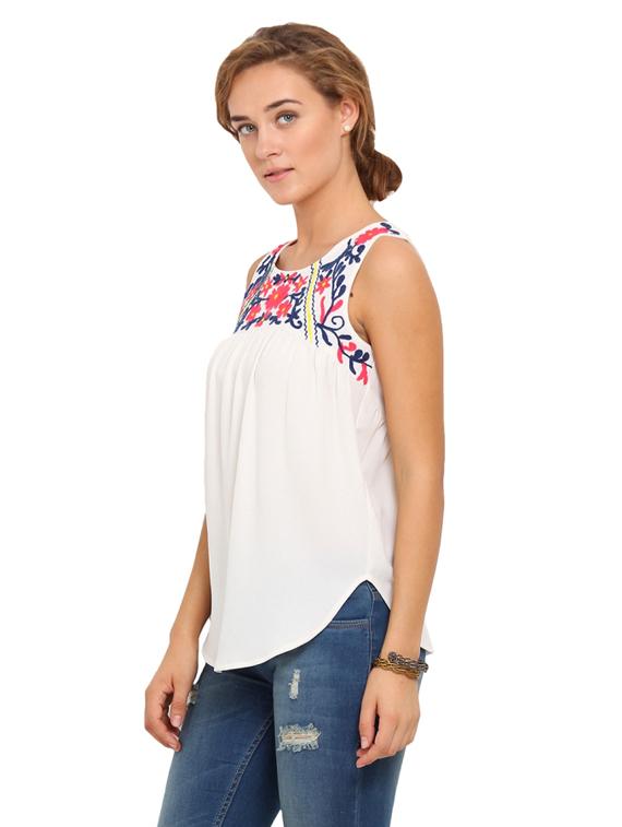 embroidered detail round neck top - 17333448 - Zoom Image - 2
