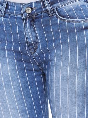 mid rise stone washed capri - 17333984 - Standard Image - 5