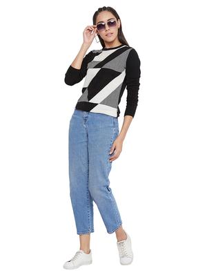 round neck abstract pullover - 17333996 - Standard Image - 4