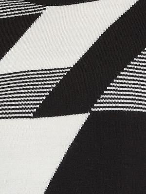 round neck abstract pullover - 17333996 - Standard Image - 5