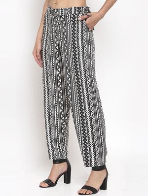 mid rise printed palazzo - 17336028 - Standard Image - 2