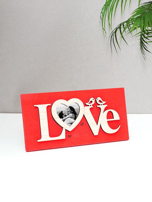 red wooden love shape photo frame - 17336213 - Standard Image - 1