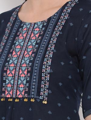 yoke embroidered a-line kurta - 17336594 - Standard Image - 4