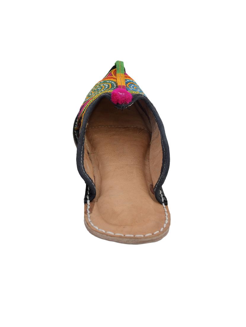 brown slip on mojari - 17347859 - Zoom Image - 3