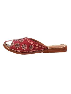 brown slip on mojari - 17347863 - Standard Image - 3