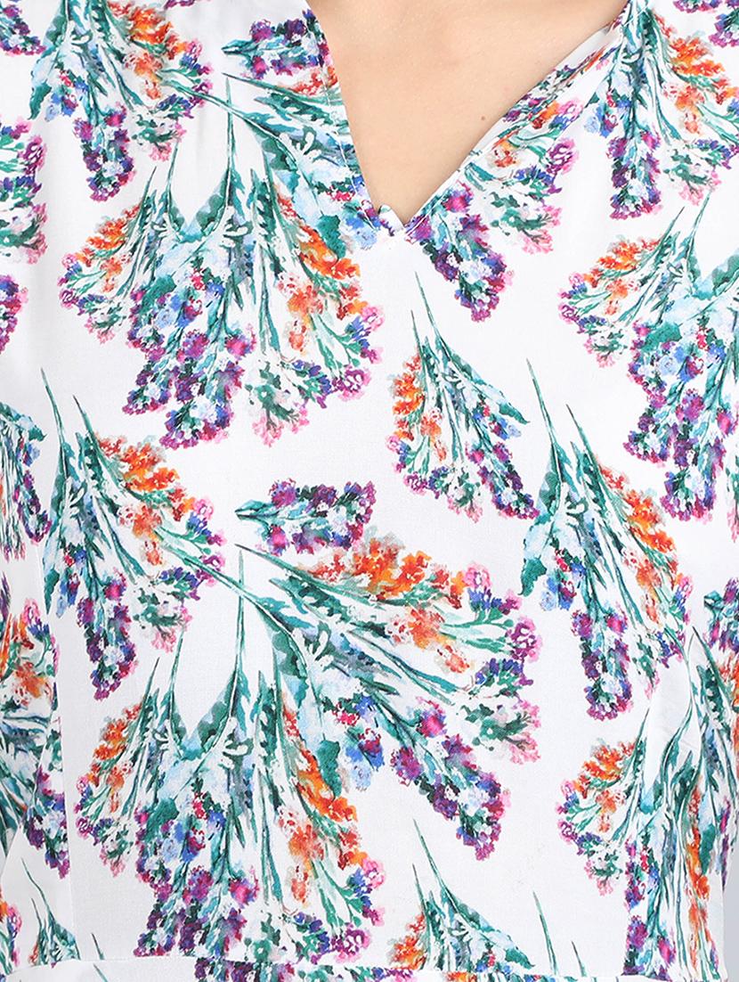 v-neck floral fit & flare dress - 17350309 - Zoom Image - 4