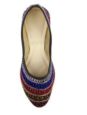 blue slip on jutis - 17350978 - Standard Image - 3