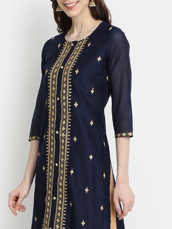 embroidered straight kurta - 17353021 - Zoom Image - 4
