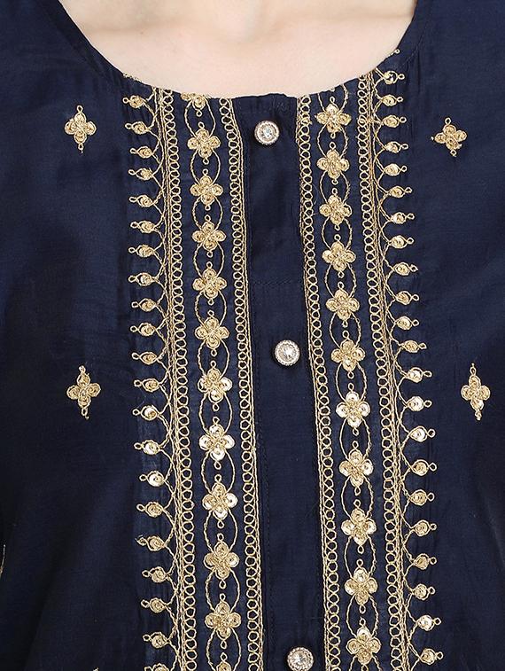 embroidered straight kurta - 17353021 - Zoom Image - 5