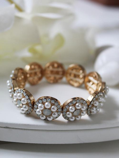 white metal bangle bracelet - 17371598 - Very Small Image - 1