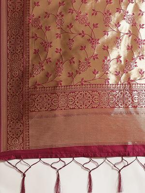 magenta silk blend banarasi saree with blouse - 17372344 - Standard Image - 4
