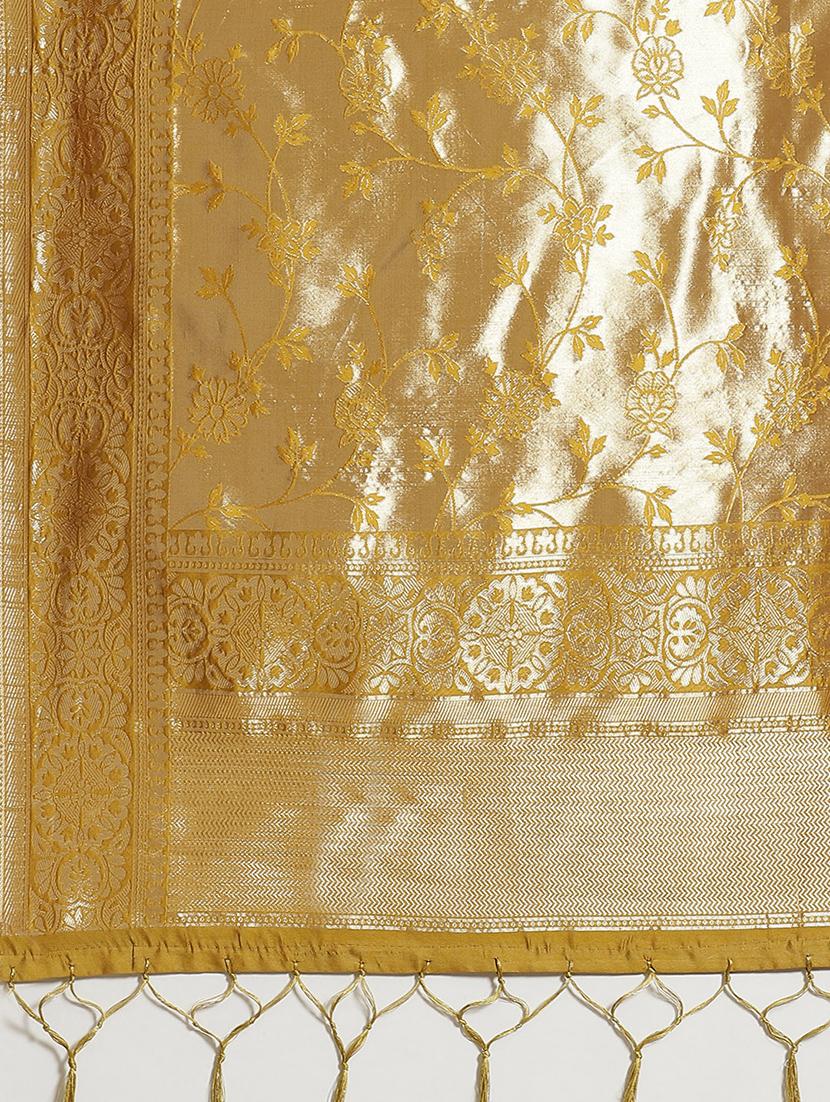 gold silk blend banarasi saree with blouse - 17372346 - Zoom Image - 4