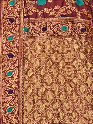 floral woven saree with blouse - 17379895 - Standard Image - 3