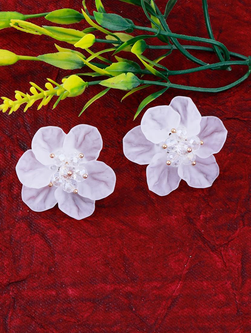 white metal studs earring - 17393857 - Zoom Image - 1