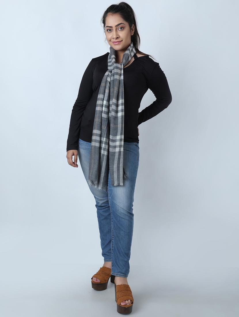 grey colored wool stole - 17396089 - Zoom Image - 3