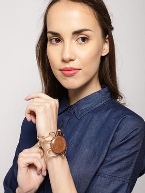 gold metal cuffs bracelet - 17397166 - Standard Image - 3