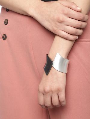black metal cuffs bracelet - 17397174 - Standard Image - 3