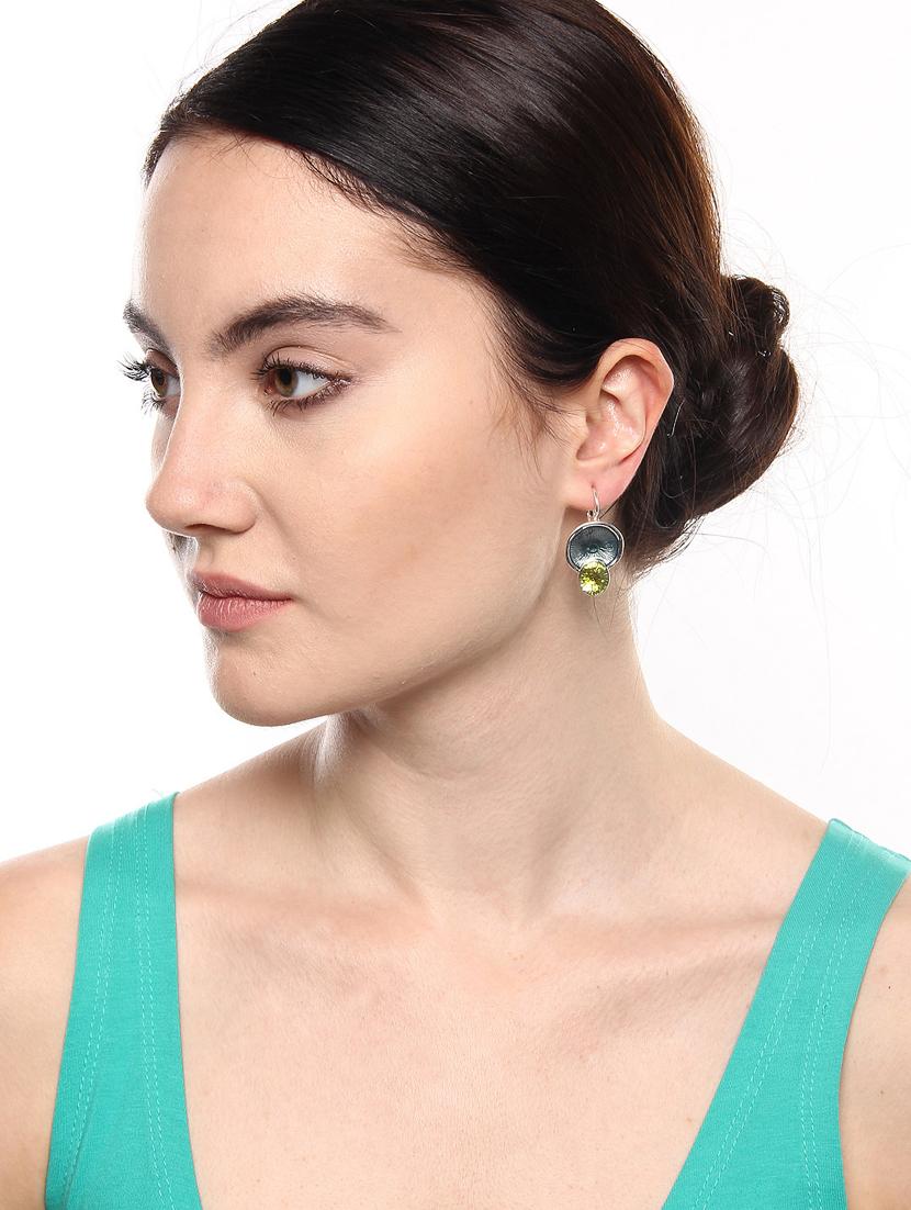 green metal drop earring - 17397497 - Zoom Image - 3