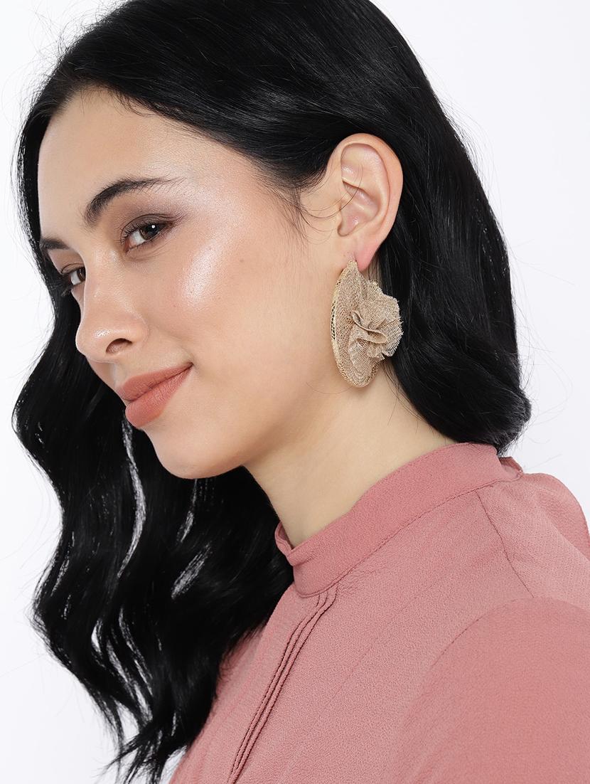 beige metal drop earring - 17397543 - Zoom Image - 3