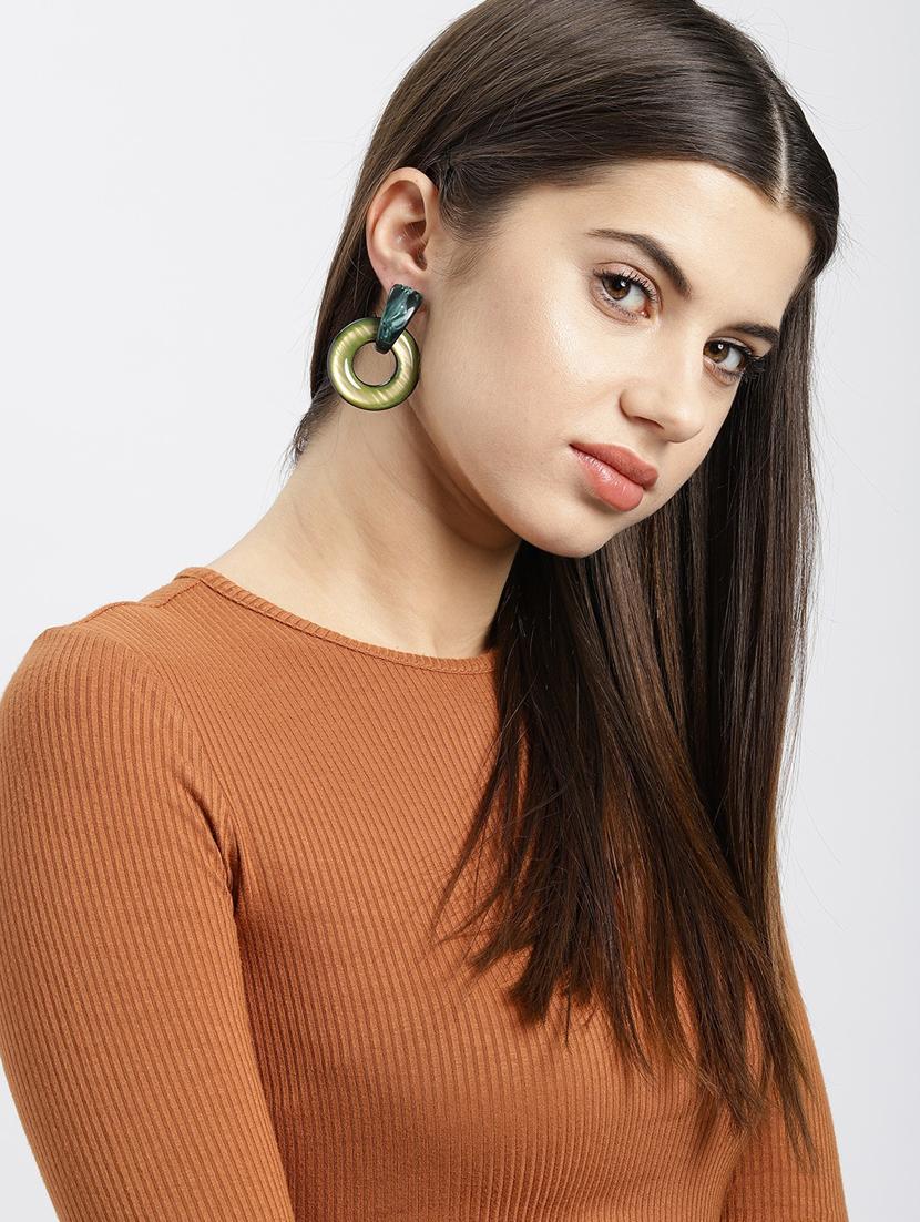 green metal drop earring - 17397555 - Zoom Image - 3