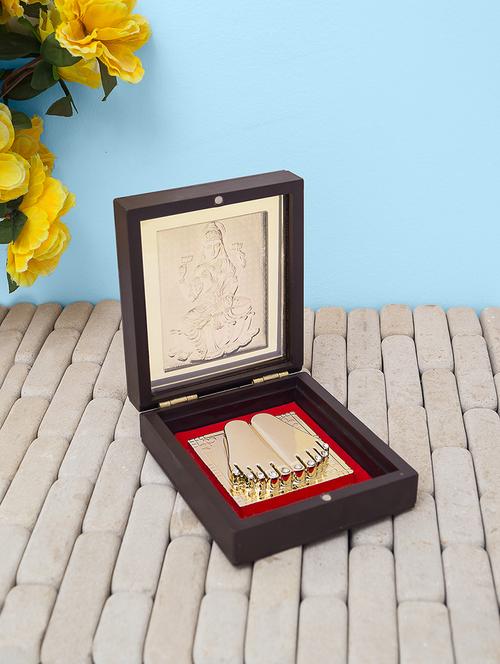 24 ct gold foil laxmi pooja box - 17397962 - Standard Image - 1