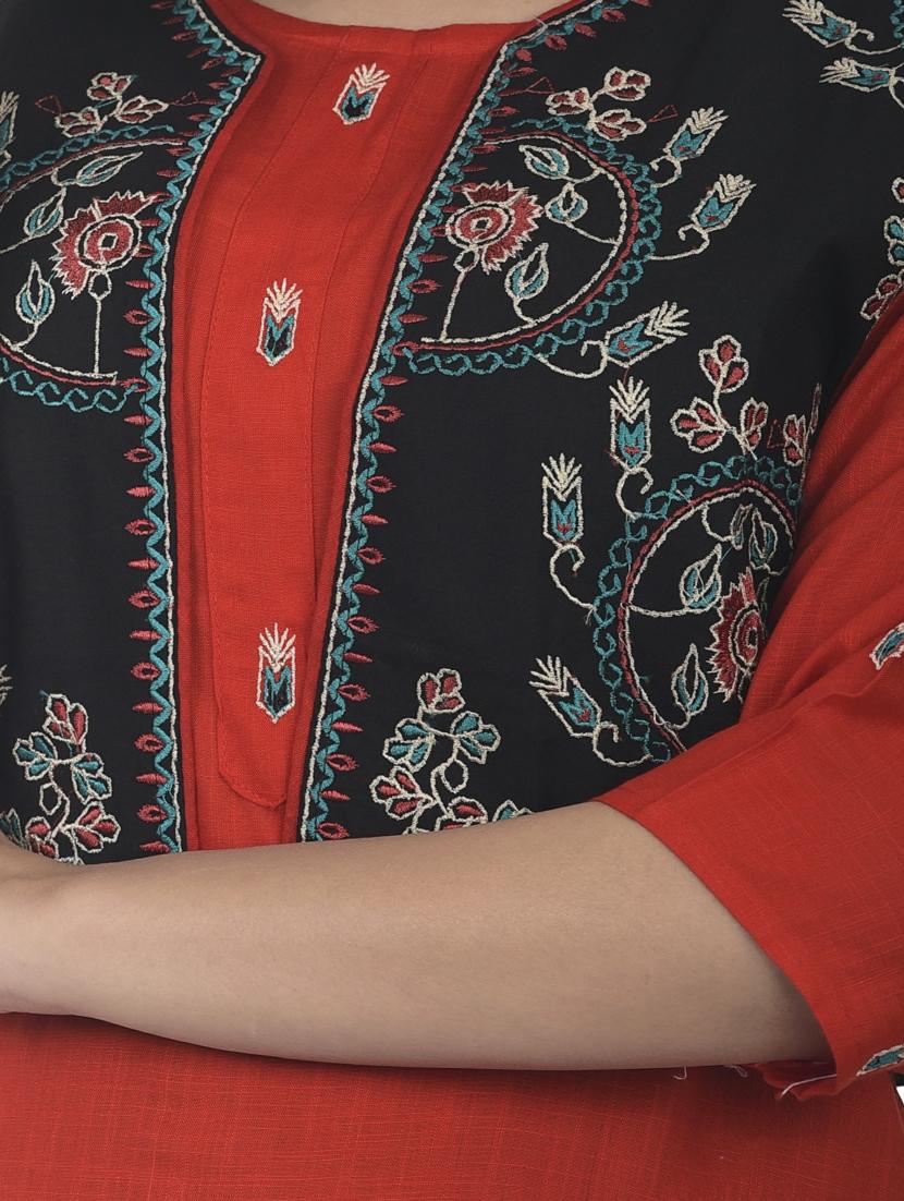 solid straight kurta with embroidered jacket - 17398627 - Zoom Image - 4