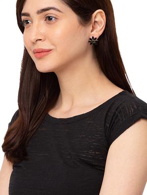 gold metal studs earring - 17407411 - Standard Image - 3