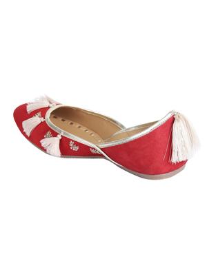 red slip on jutis - 17411458 - Standard Image - 3