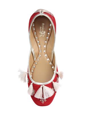 red slip on jutis - 17411458 - Standard Image - 4