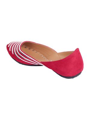 red slip on jutis - 17411465 - Standard Image - 3