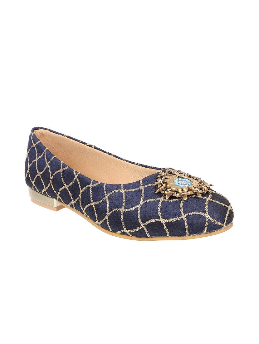 blue slip on mojaris - 17412189 - Zoom Image - 1