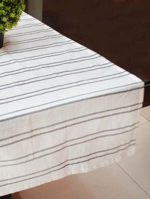white color table runner - 17414245 - Standard Image - 2
